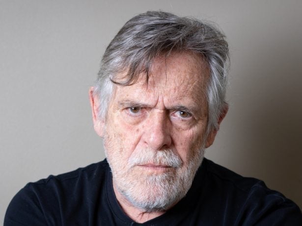 Justiça de SP reverte decisão e condena José de Abreu a pagar R$ 20 mil a jornalista por ofensas