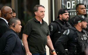 Após ida ao hospital, Moraes determina que transporte e escolta de Bolsonaro sejam realizados pela PF ou Polícia Penal