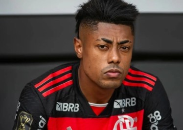 Jogador Bruno Henrique se livra de acusação por estelionato em episódio de manipulação, mas segue réu por fraude esportiva
