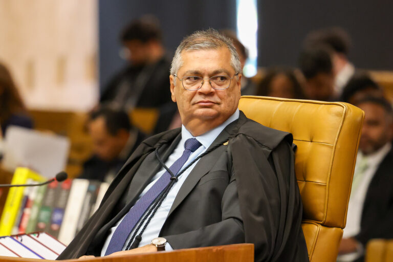 Dino notifica PF e manda governo federal suspender repasse de emendas com 'indícios de crimes'