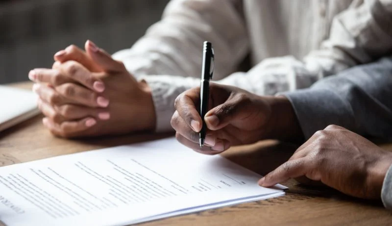 Justiça nega revisão de contrato e considera juros de 137% ao ano "não abusivos"