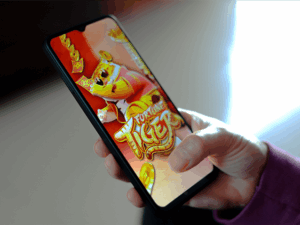 Justiça decide não indenizar youtuber que perdeu canal por divulgar "jogo do tigrinho"