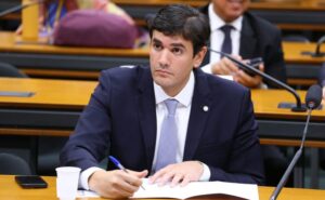 CCJ da Câmara aprova proposta que reconhece Oficiais de Justiça como carreira de Estado