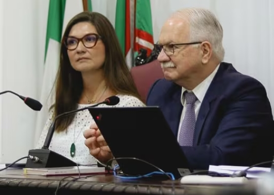 Filha de vice-presidente do STF, professora Melina Fachin é alvo de agressão verbal e cusparada em campus da UFPR: "Lixo comunista"