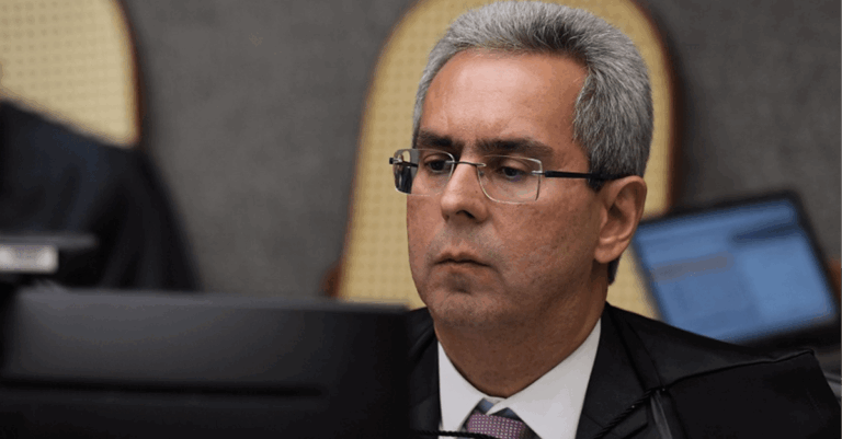 Redução de adicionais por alteração no cálculo viola princípio da irredutibilidade de vencimentos, define STJ