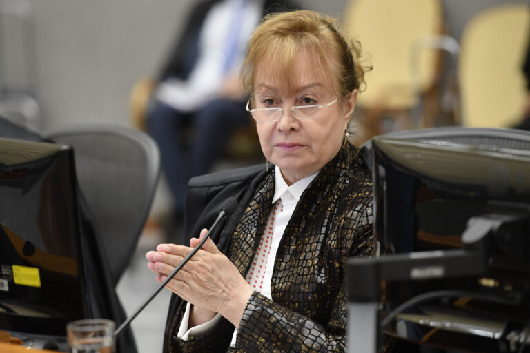 Operadora de plano de saúde não é obrigada a custear exame feito no exterior, decide STJ