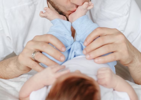 Juíza suspende processuais por conta do nascimento da filha de advogado