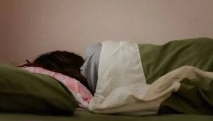 Praticar ato libidinoso em pessoa adormecida configura estupro de vulnerável, entende STJ