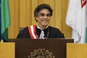 "Ninguém calará o Judiciário, o Supremo Tribunal Federal e a Justiça do nosso país", afirma Vieira de Mello Filho ao ser empossado presidente do TST