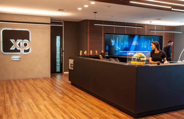 XP terá de pagar pagar horas extras a gerente por teletrabalho não formalizado, determina TST