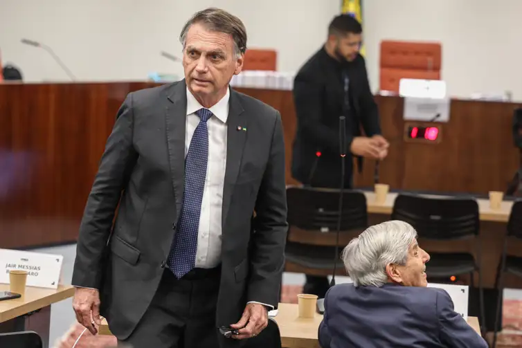 "Profundas injustiças": defesa diz que Bolsonaro foi injustiçado e pede redução da pena ao STF