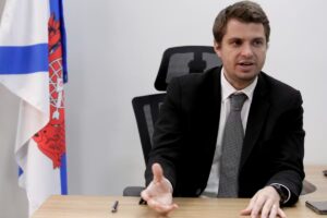 Justiça do RJ suspende 'Emenda Carnevale' que proibia delegados em comandos ostensivos