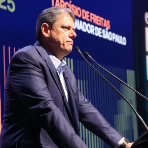 Moraes arquiva pedido de investigação contra governador Tarcísio por declarações sobre Judiciário