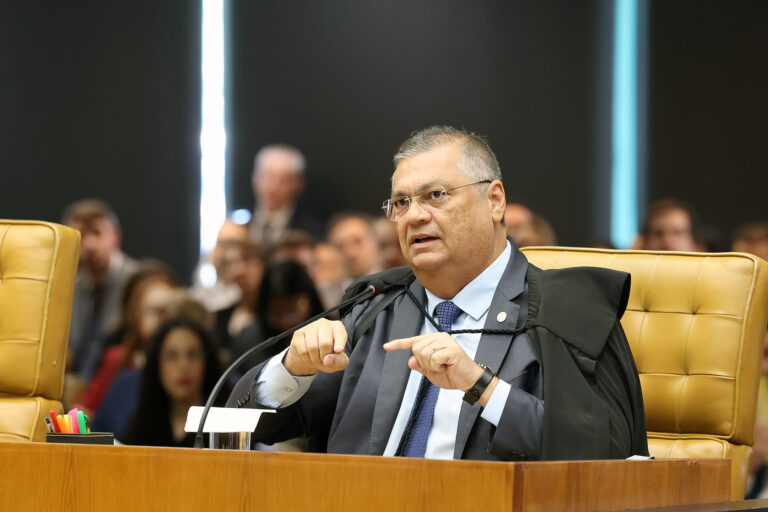 Com ex-diretor da PF como réu, Dino marca para dezembro julgamento do Núcleo 2 da trama golpista