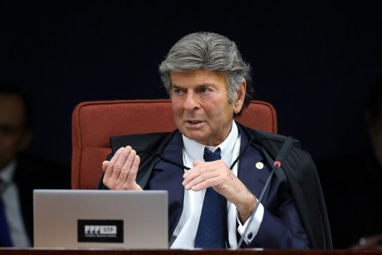 Após solicitar mudança de Turma, Fux pede para seguir nos próximos julgamentos da trama golpista