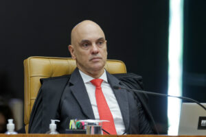 Moraes convoca audiência com governador do RJ sobre operação policial nos complexos do Alemão e da Penha