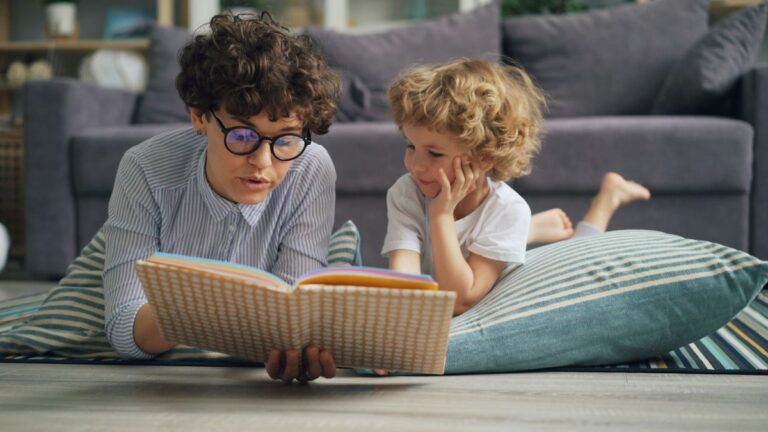 7 prompts para criar histórias inéditas e personalizadas e contar para crianças