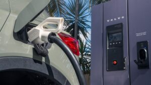 ABVE: carros elétricos não têm mais risco de incêndio que os a combustão