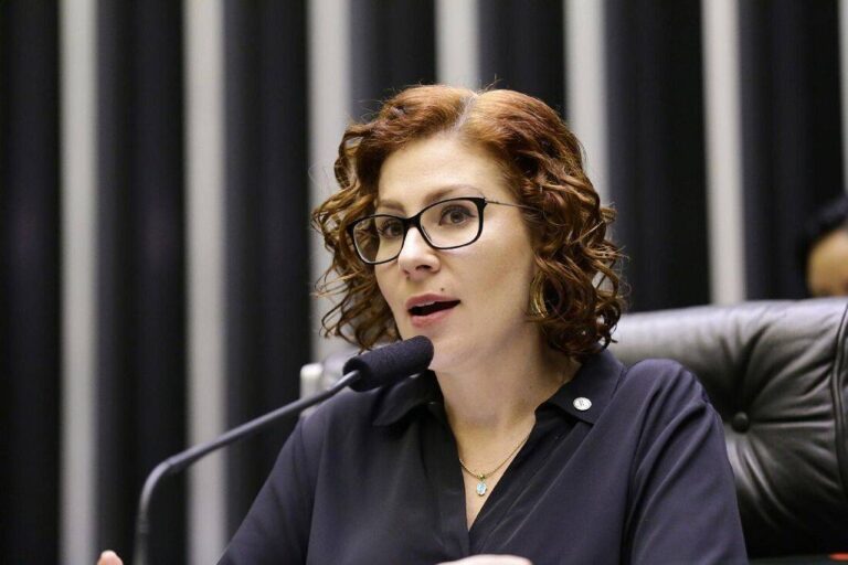 Ministério Público da Itália dá parecer favorável à extradição de Carla Zambelli