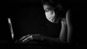 Disfarçado de jogo e VPN, vírus controle sua webcam e rouba senhas