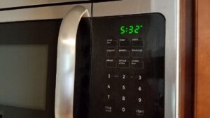 É FALSO que aparelhos em standby não gastam energia; consumo existe, mas é baixo