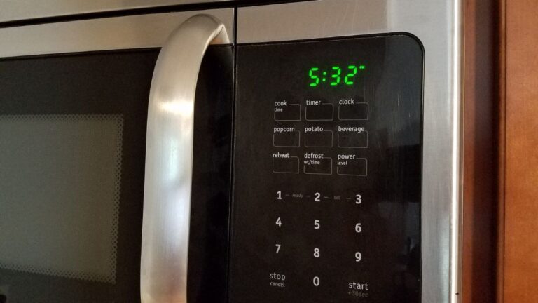 É FALSO que aparelhos em standby não gastam energia; consumo existe, mas é baixo