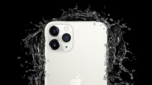 É VERDADE que a resistência contra água do iPhone diminui com o tempo de uso