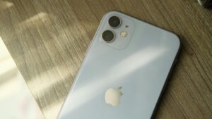 É VERDADE que acessórios magnéticos podem prejudicar câmeras traseiras do iPhone