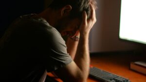 Entenda por que uma IA não pode ser seu psicanalista, nem mesmo uma boa ouvinte