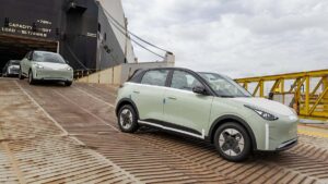 Geely EX2 desembarca no Brasil como grande rival do BYD Dolphin; conheça