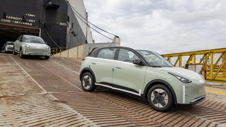 Geely EX2 desembarca no Brasil como grande rival do BYD Dolphin; conheça