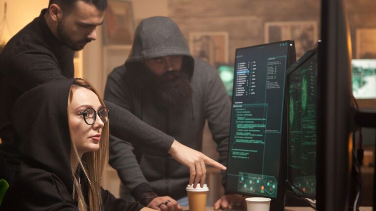 Hackers tentam recrutar jornalista da BBC para invadir a própria empresa