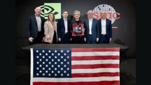 Histórico: NVIDIA celebra 1º chip de IA de ponta feito pela TSMC nos EUA