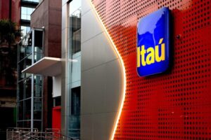 Itaú fecha acordo e vai pagar indenização a mais de mil ex-funcionários dispensados por produtividade