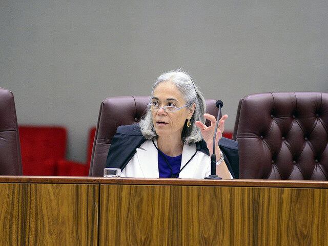 Herdeiros de servidor falecido antes do início da ação coletiva não podem se beneficiar da sentença, estabelece STJ