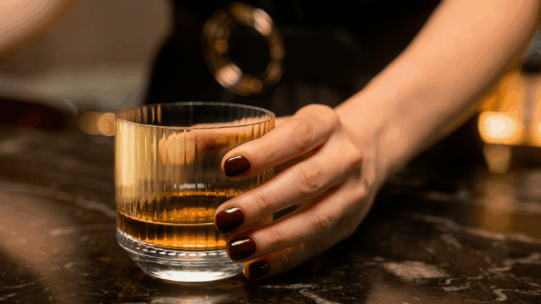 Mercado Livre restringe venda de destilados após casos de metanol