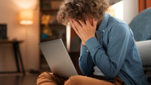 OpenAI teria relaxado proteções do ChatGPT pouco antes de morte de adolescente