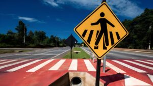 Placas de trânsito para pedestre: você sabe o significado de cada uma?