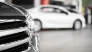 Por que o carro popular triplicou de preço no Brasil em uma década?