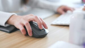 Qual é a diferença entre assinatura digital avançada e qualificada?