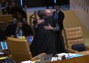 Em despedida de Barroso, Gilmar diz que não guarda mágoas: ‘Compromisso é com a instituição’