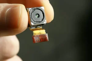 Justiça do Paraná condena homem a pagar R$ 20 mil a ex por instalar câmera escondida para gravar e divulgar imagens dela no banheiro