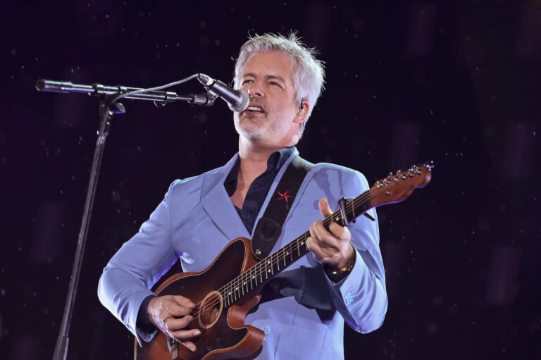 STJ reconhece prescrição da pretensão punitiva e arquiva processo contra cantor Victor Chaves por agressão à ex-mulher