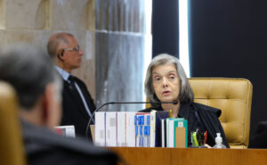 Cármen Lúcia vota para tornar constitucional critérios do CNJ para promoção de magistrados