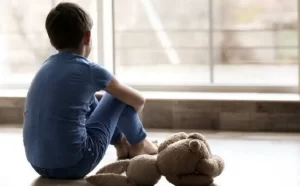 Após mãe descumprir ordem judicial, juiz inverte guarda unilateral de criança para pai em Goiás