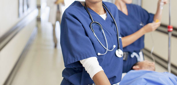 Justiça do Trabalho condena empregadora a indenizar técnica de enfermagem por ambiente inseguro em CAPS