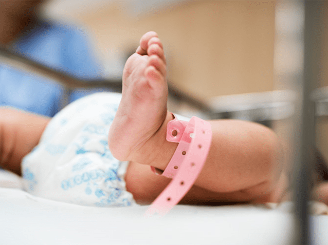 TJ-MT condena operadora de saúde a indenizar pais em R$ 104 mil por demora em transferência hospitalar de gestante que resultou na morte de bebê