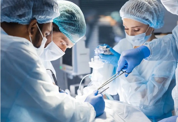 STF derruba decisão liminar de Barroso que autorizava enfermeiros a realizarem aborto legal