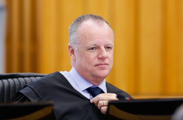 TST determina reintegração e indenização de R$ 60 mil a técnico com transtorno bipolar dispensado sem justificativa durante treinamento