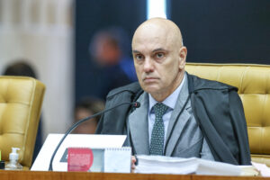 Moraes determina monitoramento diário da tornozeleira eletrônica de Mauro Cid e mais 7 investigados
